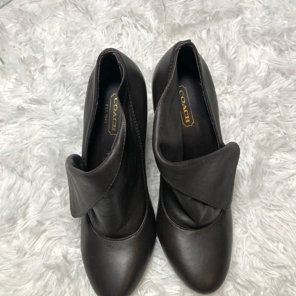 Coach - Picture 2 of 8